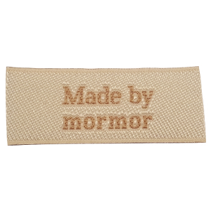 Label Made by Mormor Sandfarve