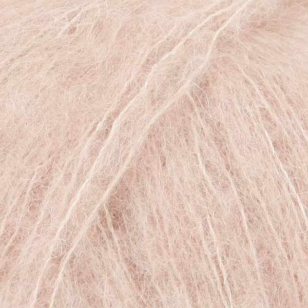 Se DROPS Brushed Alpaca Silk 20 Sand Rosa, Alpacagarn/Silke, fra DROPS Design hos Kukuk.dk