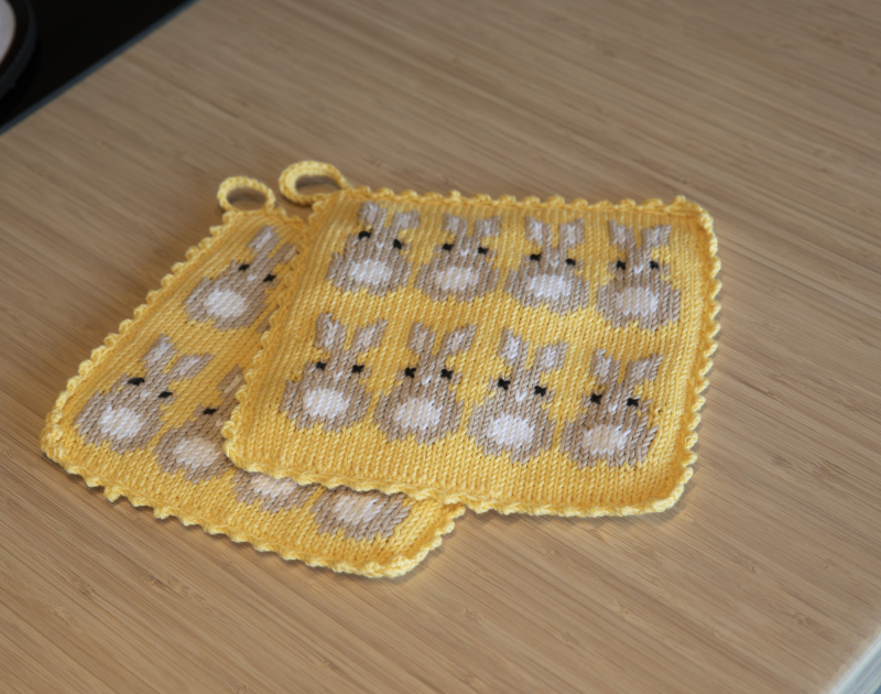 Grydelapper påskehare- Viking Design 1907-8b kit - 20cm x 20cm - Viking Bjørk, fra Viking