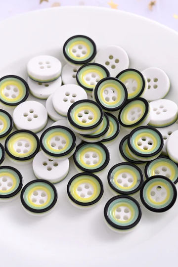 Grøn/Gul/hvid plastikknap med 4 huller, 12 mm