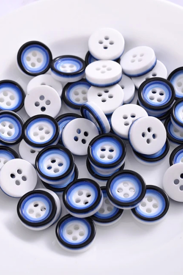 Blå/hvid plastikknap med 4 huller, 12 mm